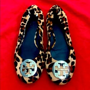 Tory Burch Leopard-Print Fur Logo